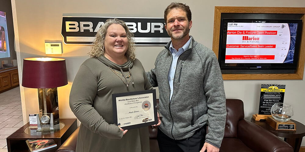Bradbury employee receives training certificate